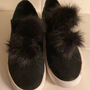 Massing Size 10 black slides with faux fur